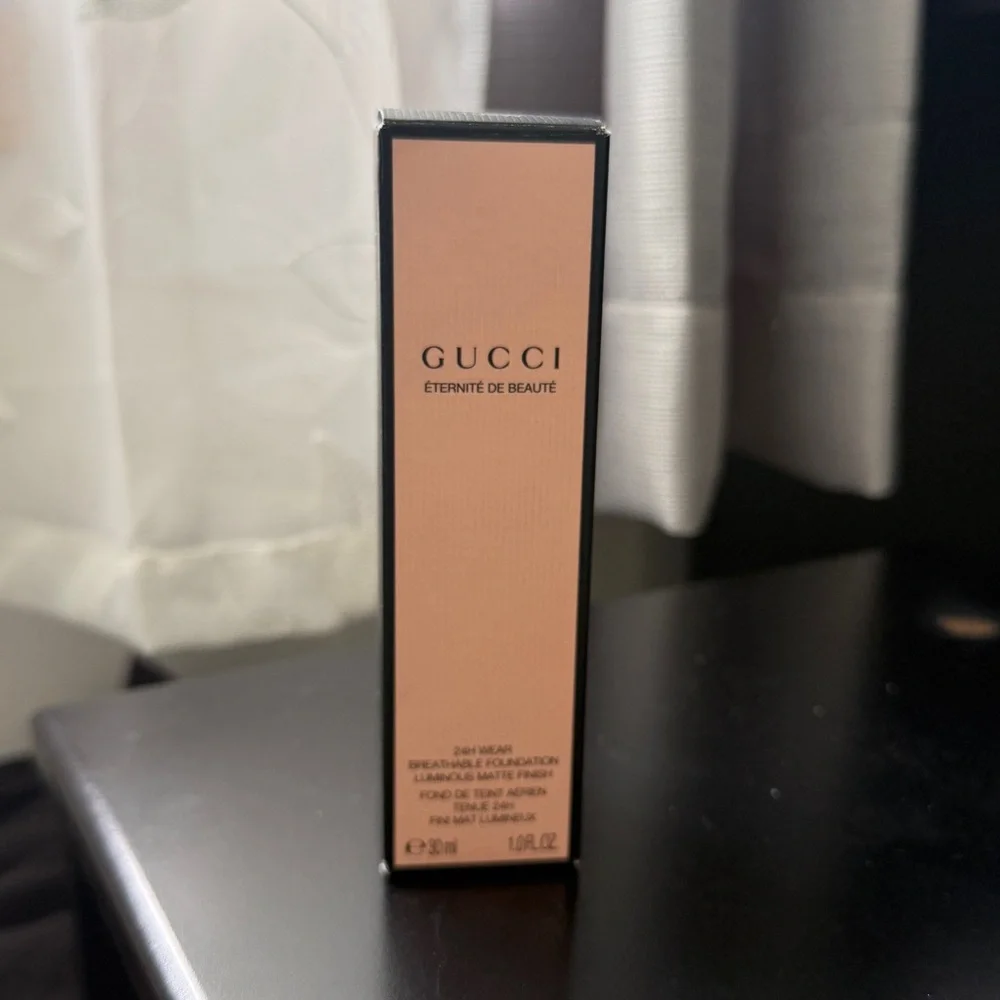 GUCCI 24 Hour Full Coverage Luminous Matte Finish Foundation Shade 132W